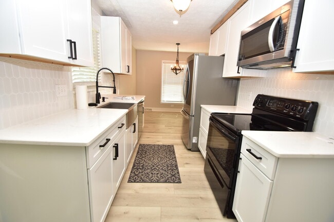 Building Photo - 3805 Wedgewood Ct