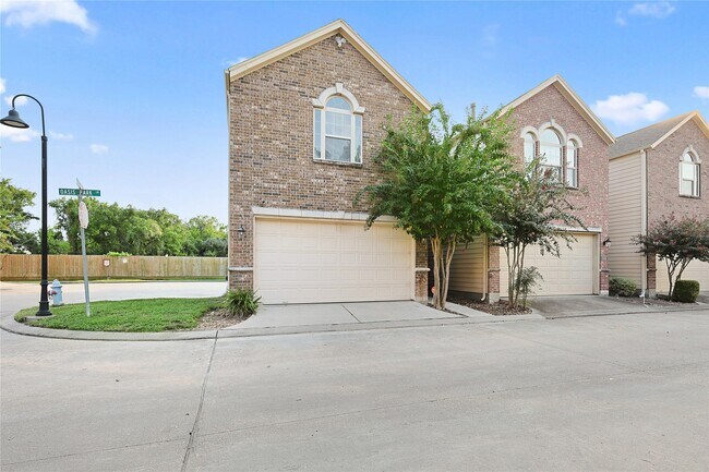 Building Photo - 5166 Oasis Park Ln