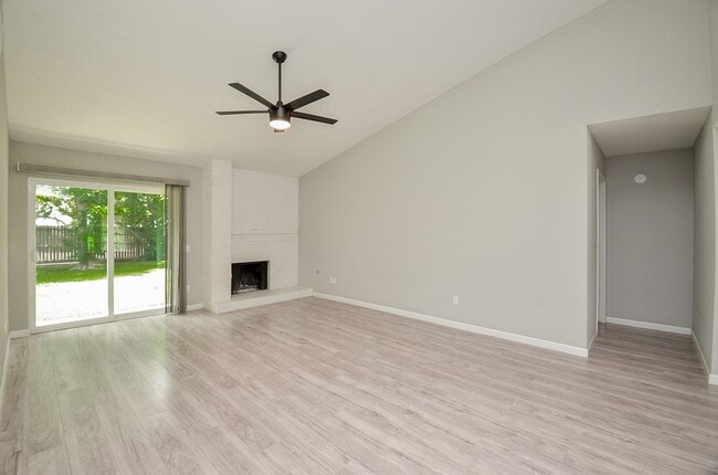 Building Photo - 22018 Grand Forks Dr