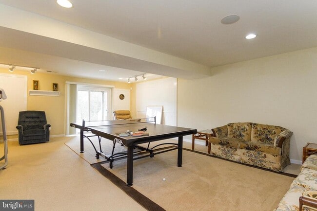 Building Photo - 46 Bismark Dr