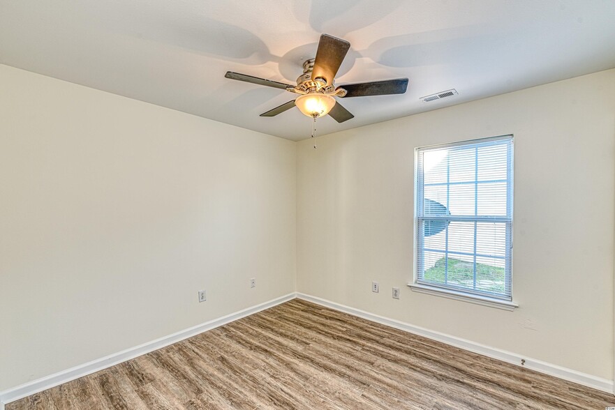 Building Photo - 610 Pepperbush Dr