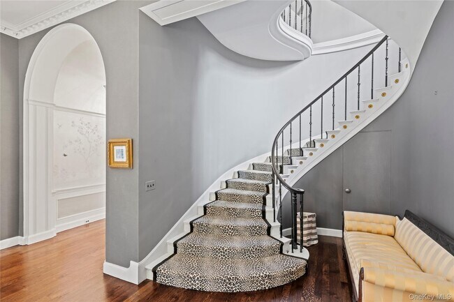 Building Photo - 393 Oyster Bay Road