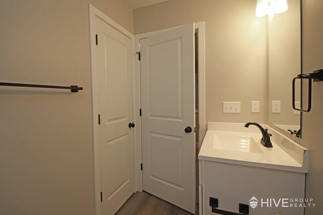 Building Photo - Brand-New End Unit Townhome in Harrisonburg!