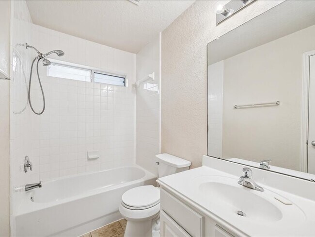 Building Photo - 2715 Gaelic Green St