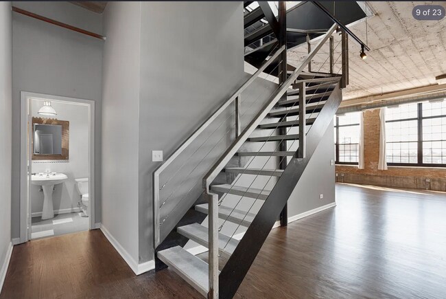 Building Photo - 17 N Loomis St
