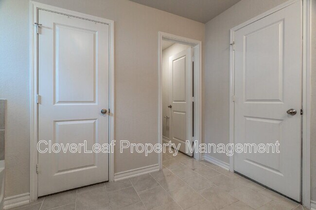 Building Photo - 6819 Whisper Grv