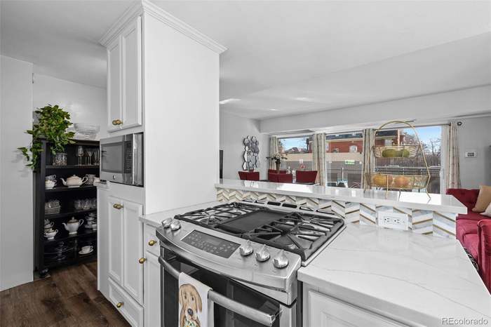 Building Photo - 800 N Washington St