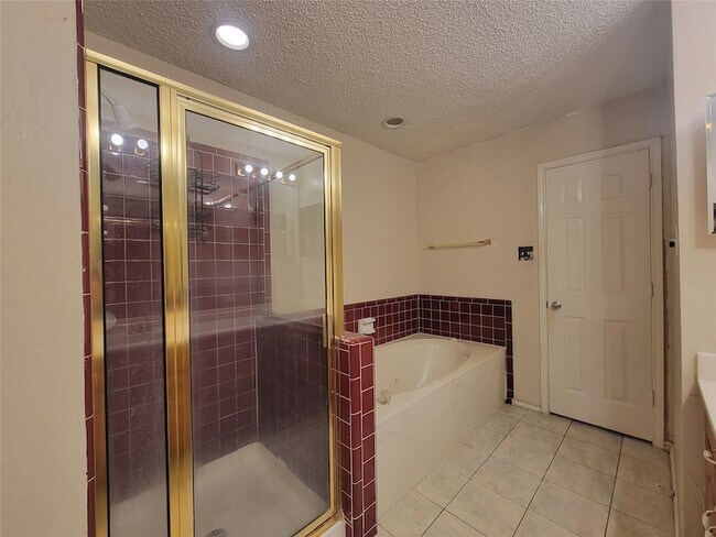 Building Photo - 912 Haverstraw Pl
