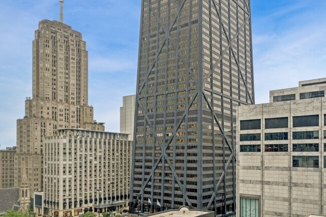 Building Photo - 111 E Chestnut St
