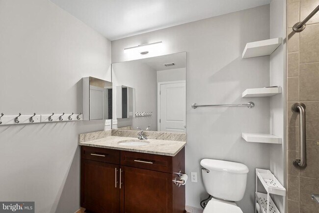 Building Photo - 157 Fleet St