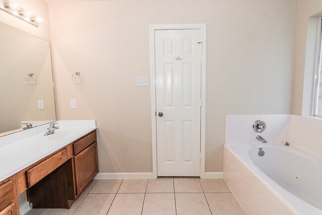 Building Photo - 5131 Birch Manor Ln