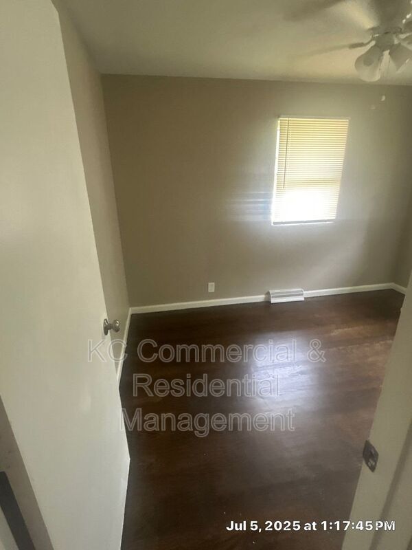Building Photo - 1705 N Lynn St