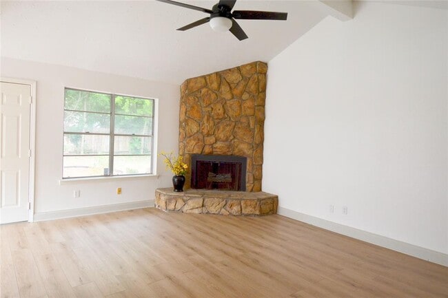 Building Photo - 10321 Long River Dr