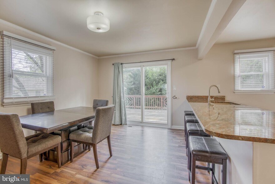 Dining - 9909 Maidbrook Rd