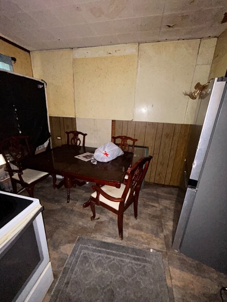 Building Photo - 5617 Warren Ave