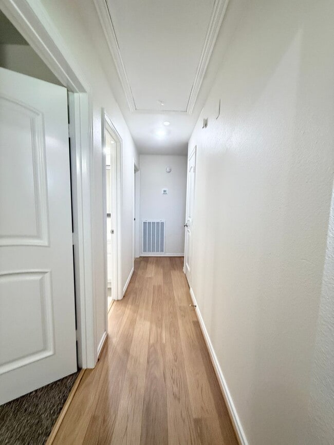 Building Photo - Elegant Recently Updated 3/2/2 Home in Ang...