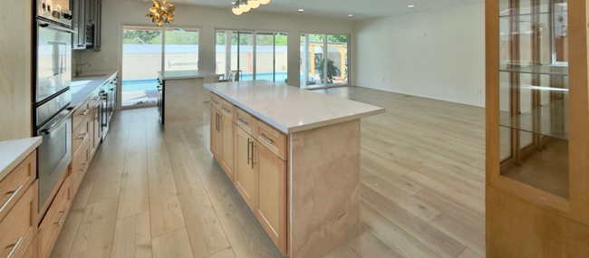 Building Photo - 5921 Fallbrook Ave