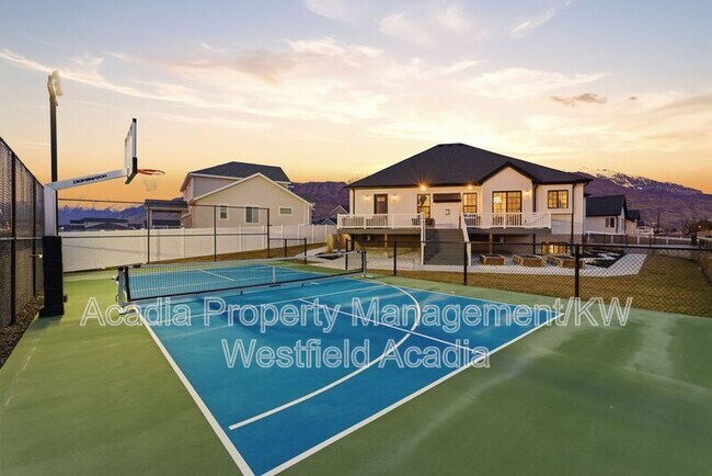 Building Photo - 1437 W Valley Dr