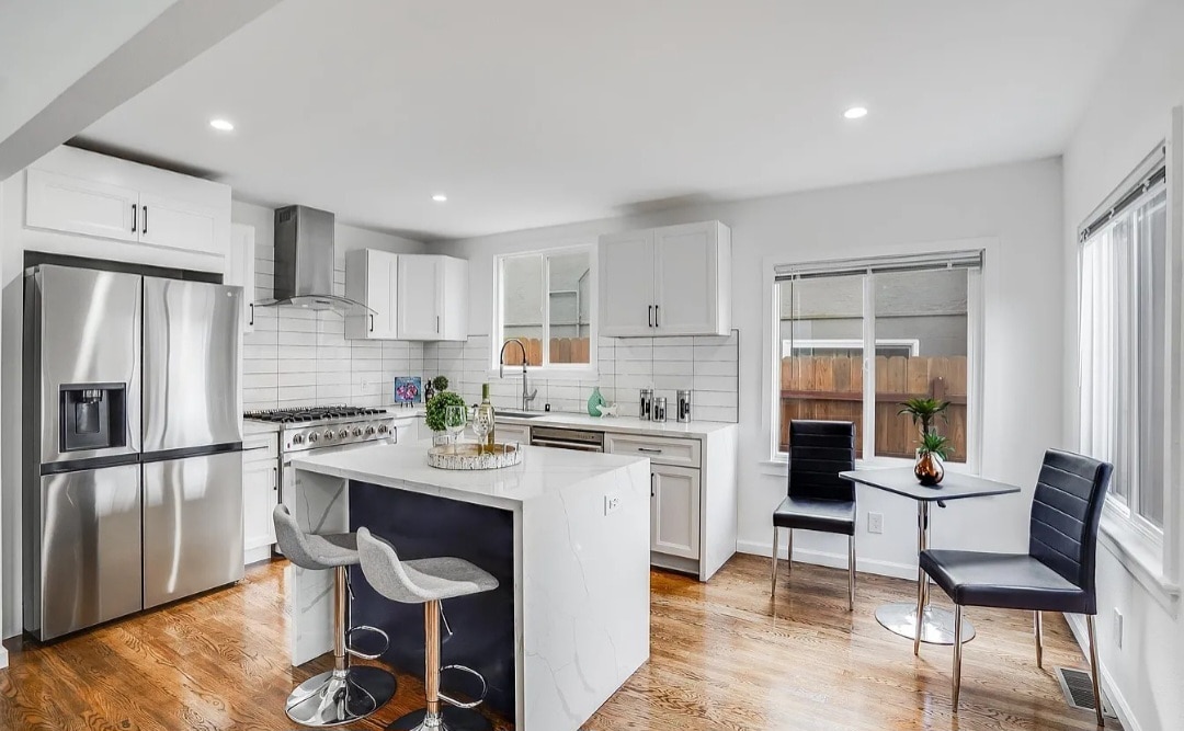 Building Photo - 2161 N Valley St