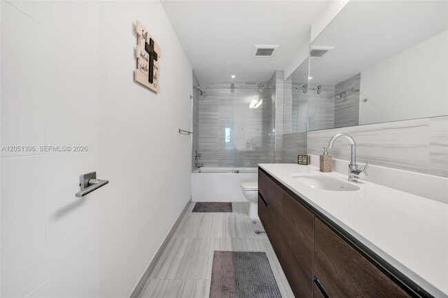Building Photo - 301 Altara Ave