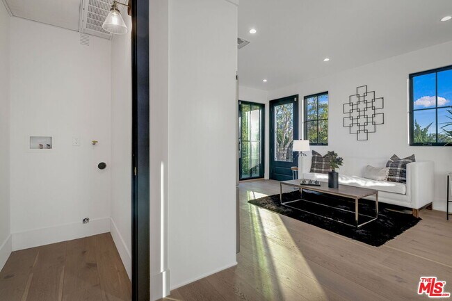 Building Photo - 12672 Stanwood Dr