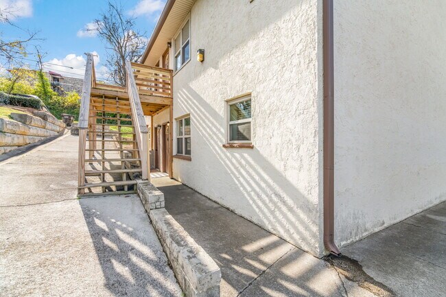 Building Photo - 2751 Jersey Ave