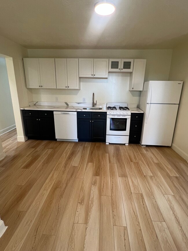 Building Photo - 3212 Dawson St