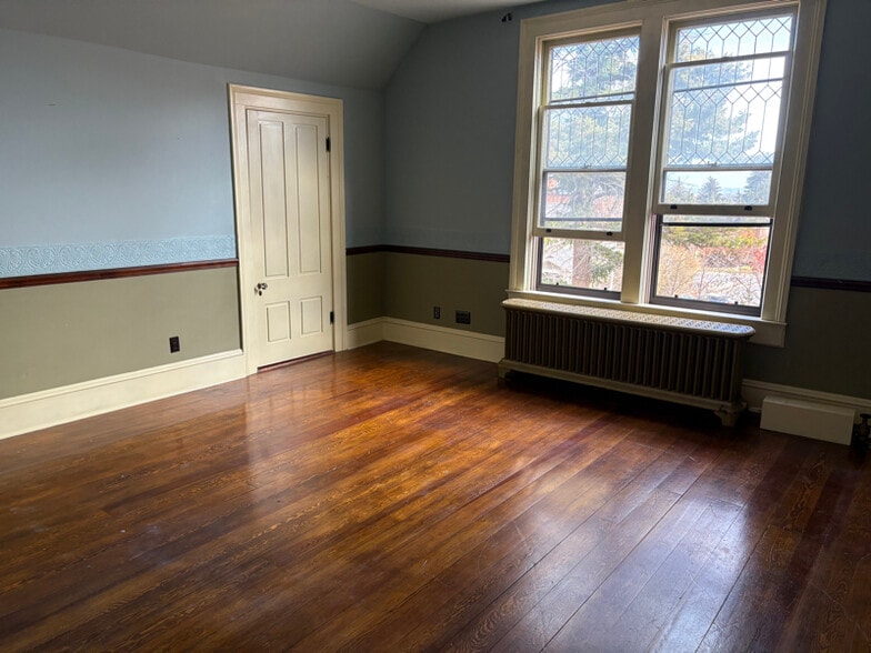 Building Photo - 414 N Benton Ave