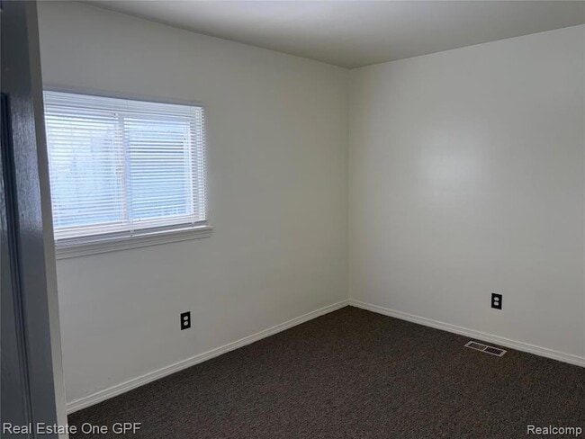 Building Photo - 14960 Alberta Ave