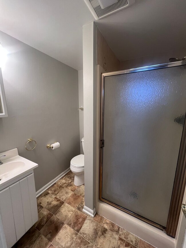 Building Photo - Two Bedroom Duplex in Kentwood!