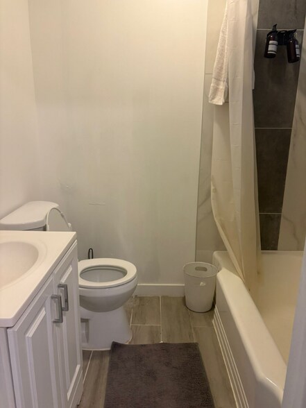 Building Photo - 221 35th St NE