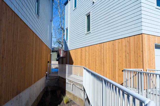 Building Photo - 30535 SW Magnolia Ave