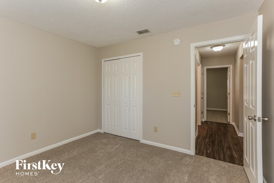 Building Photo - 1734 Chandelier Cir E