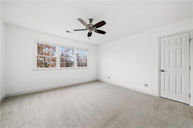 Building Photo - 135 Staghound Ct