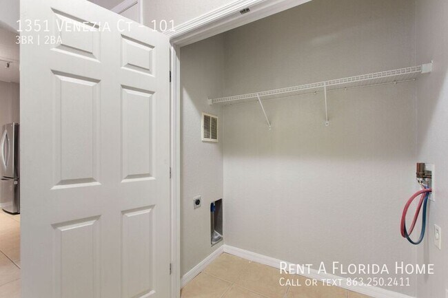Building Photo - 1351 Venezia Ct