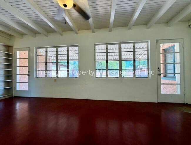 Building Photo - Spacious With Vintage Charm- 2/1 Centrally Located and Waiting For You!