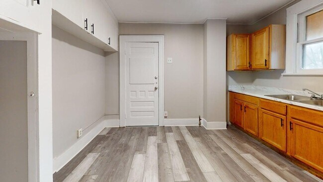 Building Photo - 764 Work Dr