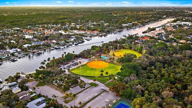 Building Photo - 1926 Service Rd