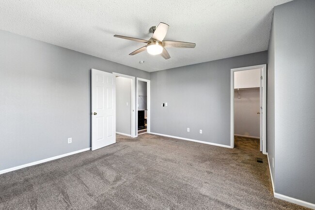 Building Photo - Beautiful, Well-Maintained 4 Bed/4 Bath Ho...