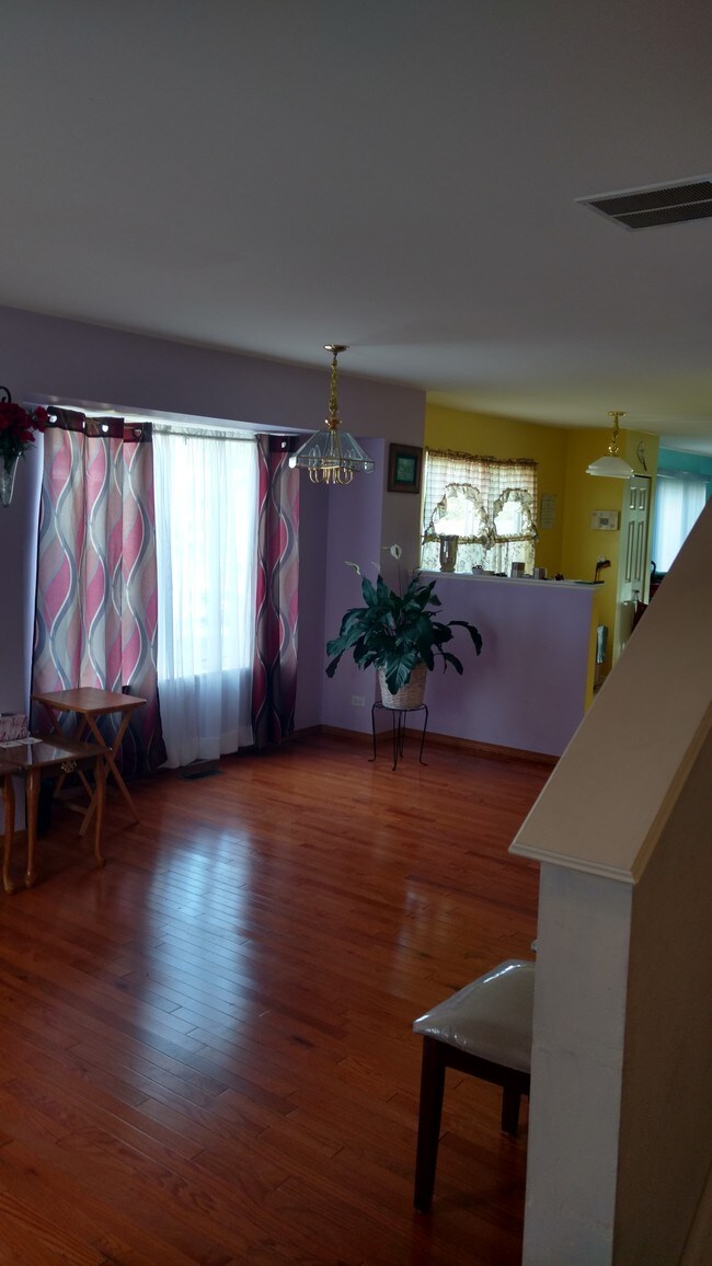 Building Photo - 793 S Providence Ln