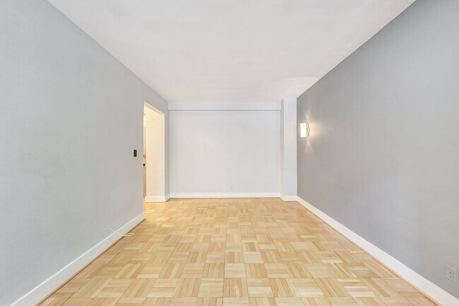 Building Photo - *COMING SOON* Stylish 1 Bedroom Condo in Foggy Bottom!