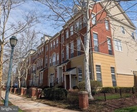 Building Photo - 1891 Crescent Park Dr