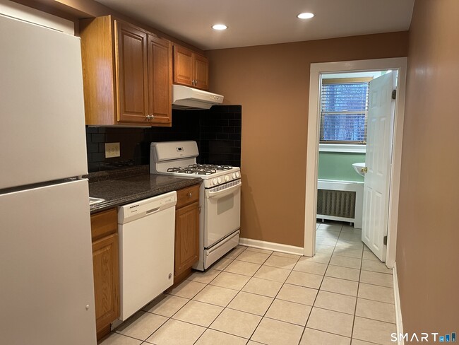 Building Photo - 80 Grassy Plain St