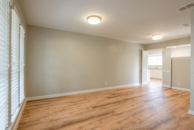 Building Photo - 7403 Glenhill Rd