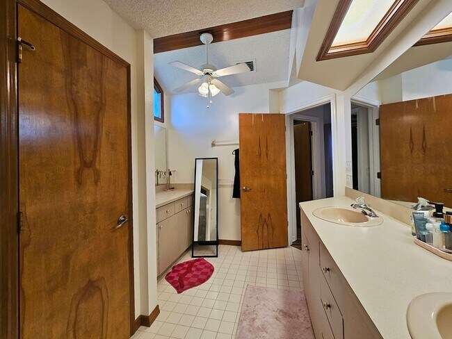 Building Photo - Charming 2 Bed, 2 Bath Home for Rent in Sp...