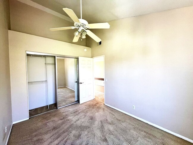 Building Photo - Beautiful 4 Bedroom, 2.5 Bath Single Famil...