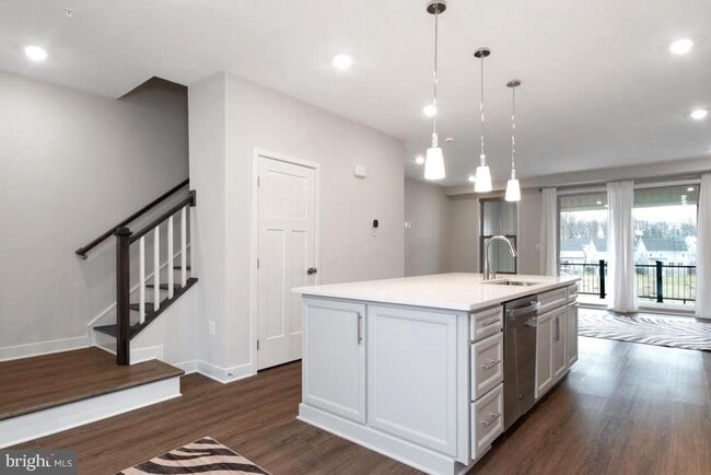 Building Photo - 11003 Resort Road