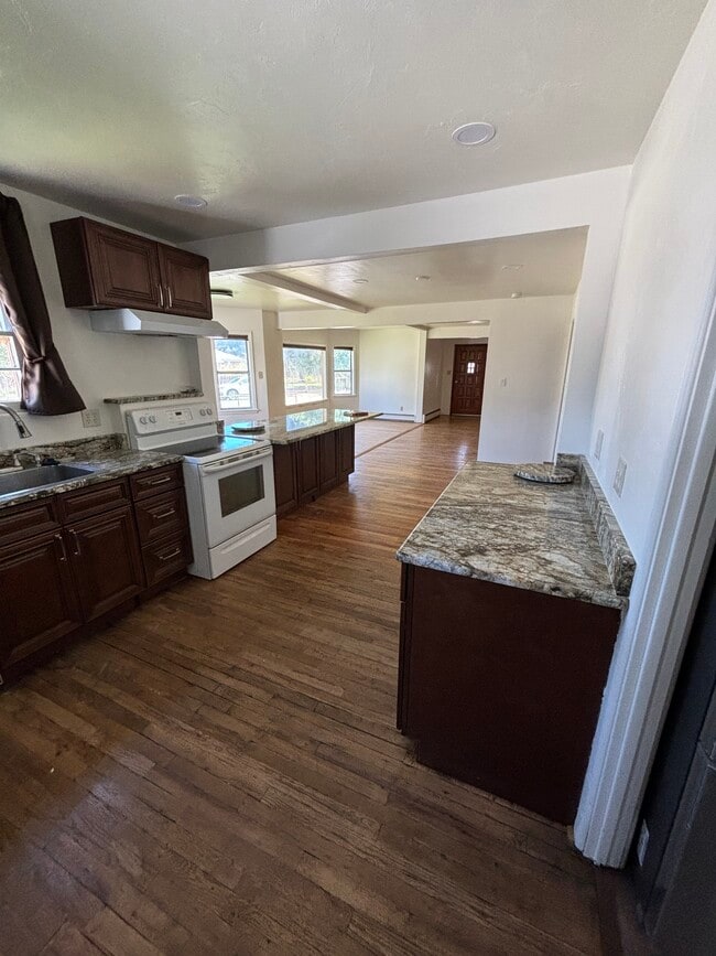 Kitchen looking towards living area - 2001 Crestview Dr
