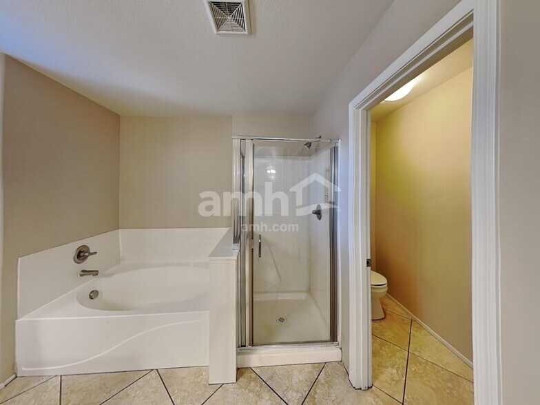 Building Photo - 4816 S 23rd Dr