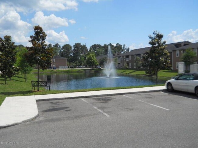 Building Photo - 2 Bed 2 Bath Condo Available in Villa Beauclerc!